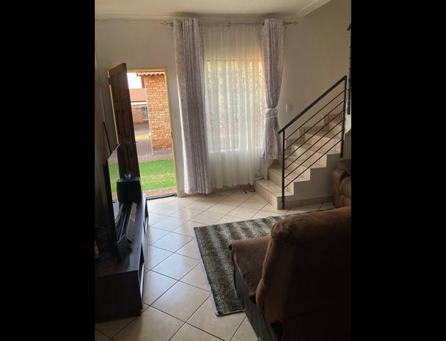 3 BEDROOM TOWNHOUSE FOR SALE IN DAWN PARK